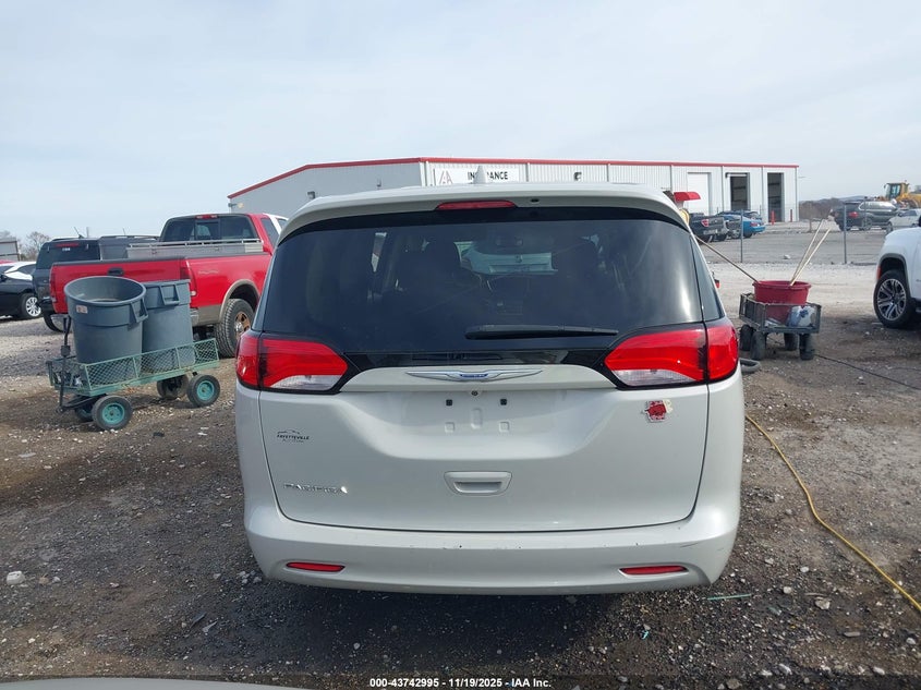 2017 Chrysler Pacifica Touring VIN: 2C4RC1DG0HR771006 Lot: 43742995