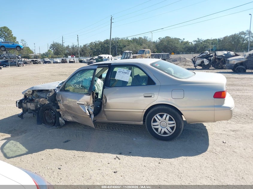 2000 Toyota Camry Le VIN: 4T1BG22K7YU957868 Lot: 43743052