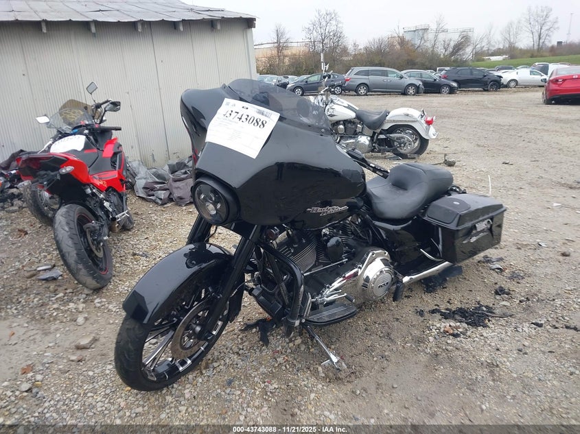 1HD1KBM16CB639052 2012 HARLEY-DAVIDSON STREET GLIDE photo no. 2
