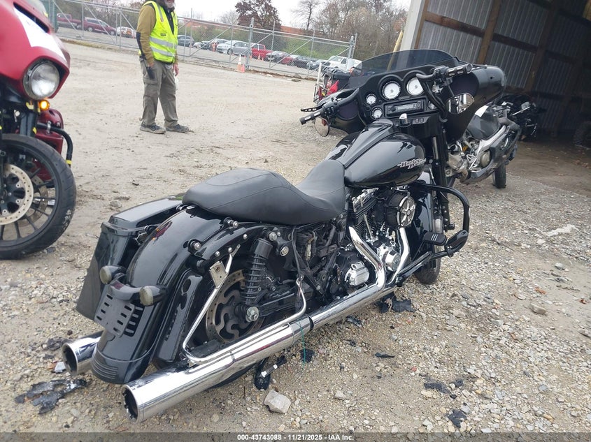 1HD1KBM16CB639052 2012 HARLEY-DAVIDSON STREET GLIDE photo no. 4