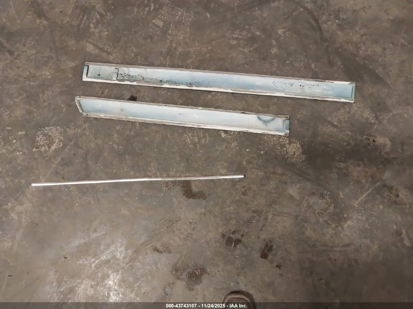 1998 Buick Century Limited VIN: 2G4WY52M7W1537179 Lot: 43743107