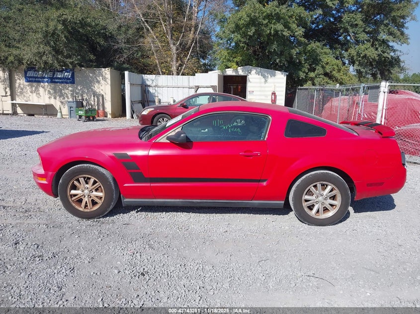 2008 Ford Mustang V6 Deluxe/V6 Premium VIN: 1ZVHT80N085109316 Lot: 43743251