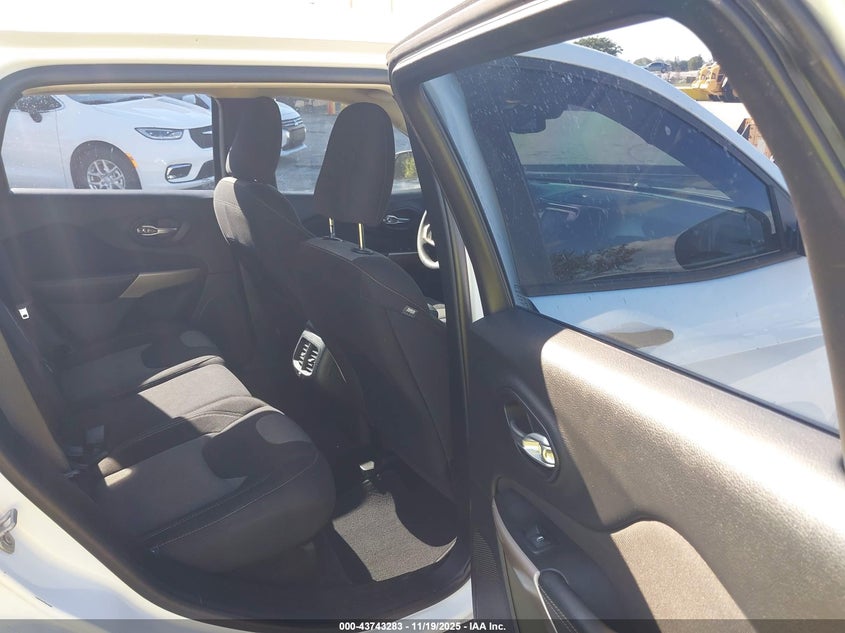1C4PJLAB9HW641251 2017 JEEP CHEROKEE photo no. 8