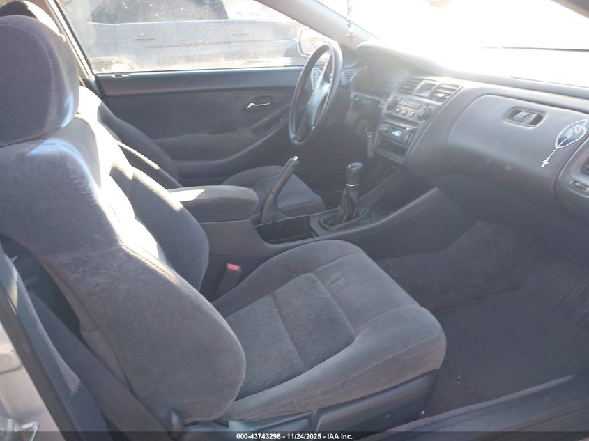 1HGCG3172YA009764 2000 HONDA ACCORD photo no. 5