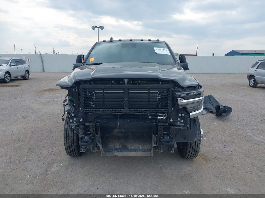 2026 Ram 3500 Tradesman 4X4 8' Box VIN: 3C63RRGL7TG151335 Lot: 43743398
