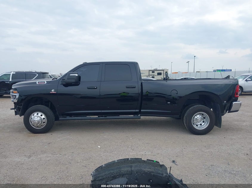 2026 Ram 3500 Tradesman 4X4 8' Box VIN: 3C63RRGL7TG151335 Lot: 43743398