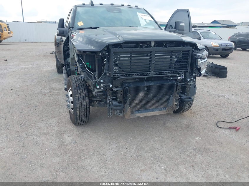 2026 Ram 3500 Tradesman 4X4 8' Box VIN: 3C63RRGL7TG151335 Lot: 43743398