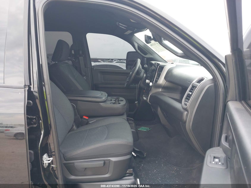 2026 Ram 3500 Tradesman 4X4 8' Box VIN: 3C63RRGL7TG151335 Lot: 43743398