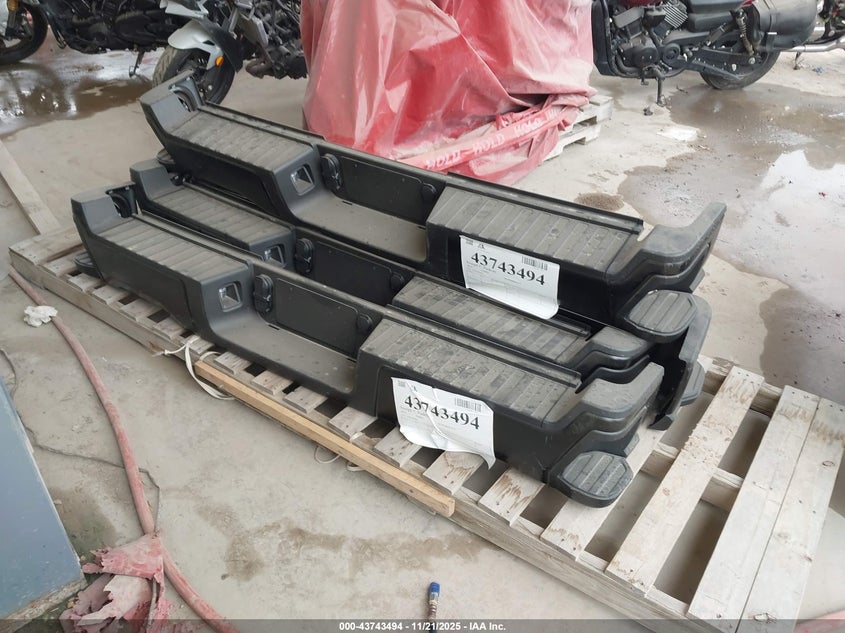 2023 Ford Superduty VIN: 4BUMPERS Lot: 43743494