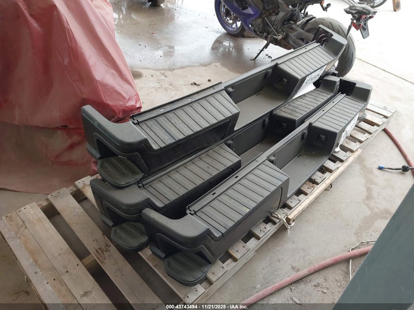 2023 Ford Superduty VIN: 4BUMPERS Lot: 43743494