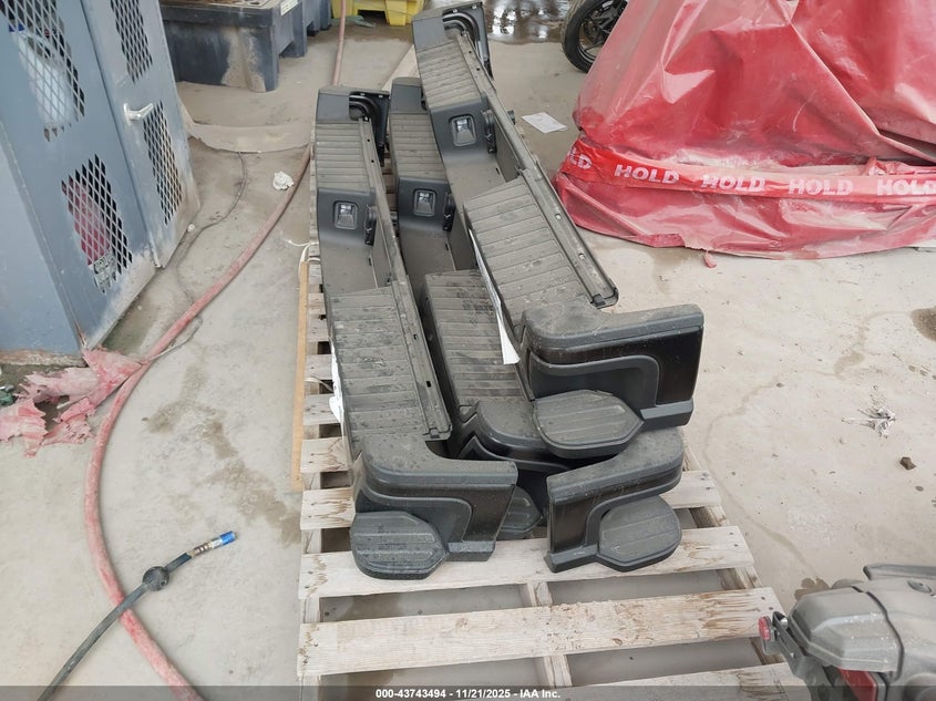 2023 Ford Superduty VIN: 4BUMPERS Lot: 43743494