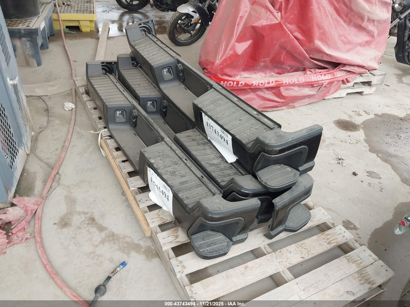 2023 Ford Superduty VIN: 4BUMPERS Lot: 43743494