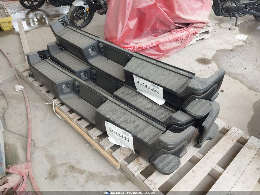 2023 Ford Superduty VIN: 4BUMPERS Lot: 43743494