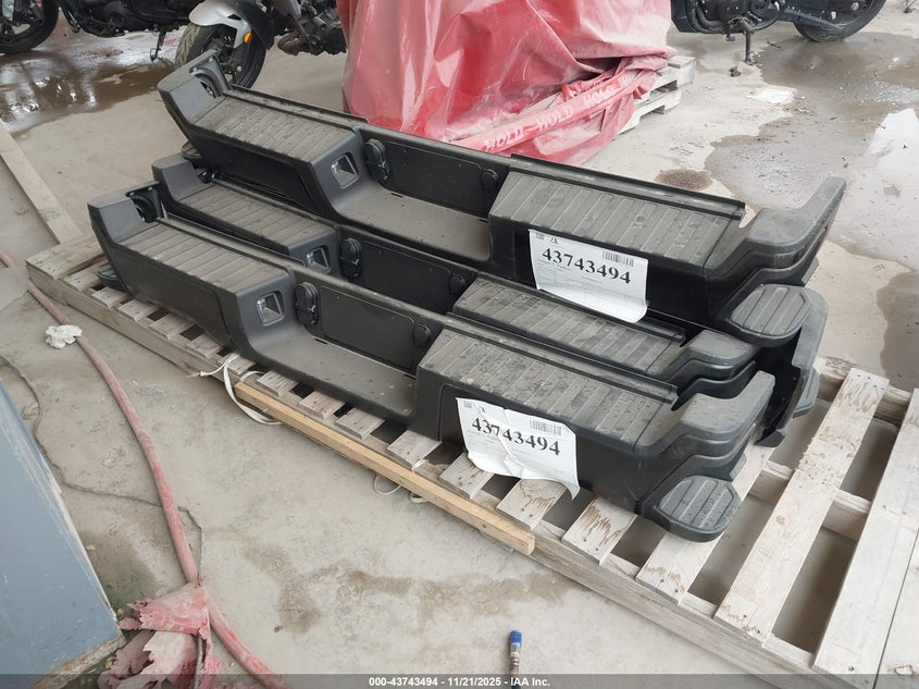 2023 Ford Superduty VIN: 4BUMPERS Lot: 43743494