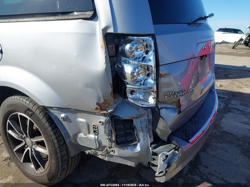 2018 Dodge Grand Caravan Gt VIN: 2C4RDGEG0JR242224 Lot: 43743565