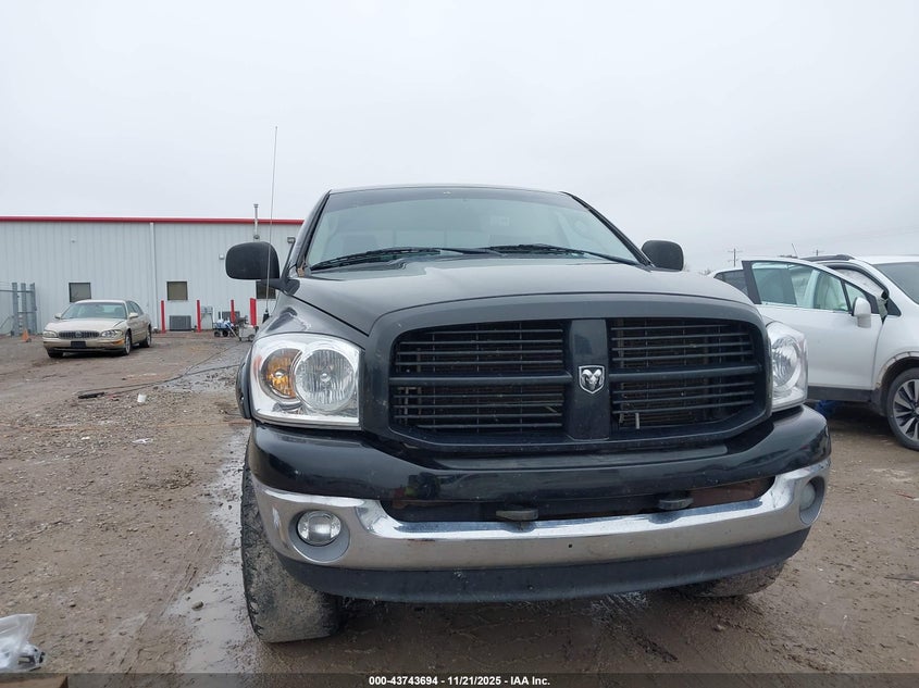 2007 Dodge Ram 1500 Slt/Trx4 Off Road/Sport VIN: 1D7HU182X7J637314 Lot: 43743694