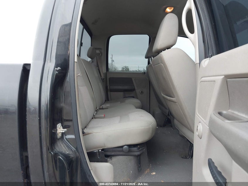 2007 Dodge Ram 1500 Slt/Trx4 Off Road/Sport VIN: 1D7HU182X7J637314 Lot: 43743694