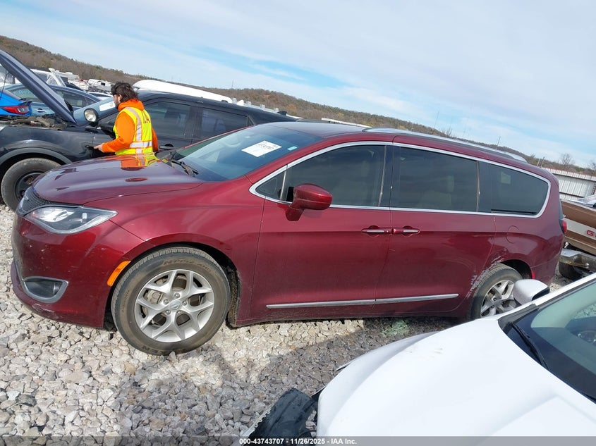 2018 Chrysler Pacifica Touring L VIN: 2C4RC1BG7JR271272 Lot: 43743707
