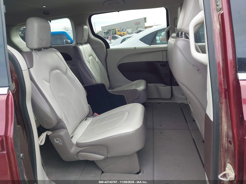 2018 Chrysler Pacifica Touring L VIN: 2C4RC1BG7JR271272 Lot: 43743707