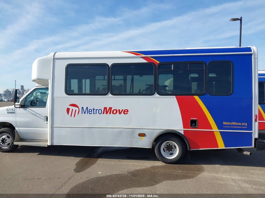 2018 Ford E-450 Cutaway VIN: 1FDFE4FS5JDC36323 Lot: 43743739