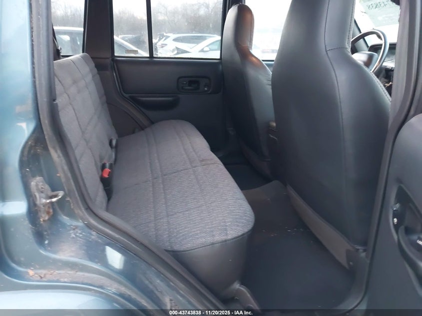 1999 Jeep Cherokee Classic/Sport VIN: 1J4FF68S7XL578830 Lot: 43743838