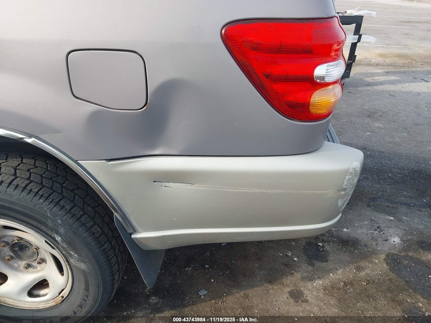 2002 Toyota Sequoia Sr5 V8 VIN: 5TDZT34A42S108608 Lot: 43743984