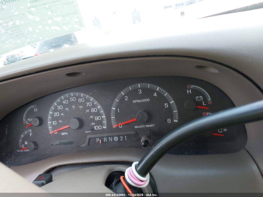 2001 Ford Expedition Eddie Bauer VIN: 1FMRU17W61LA89094 Lot: 43743992