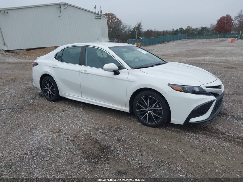 TOYOTA CAMRY SE AWD