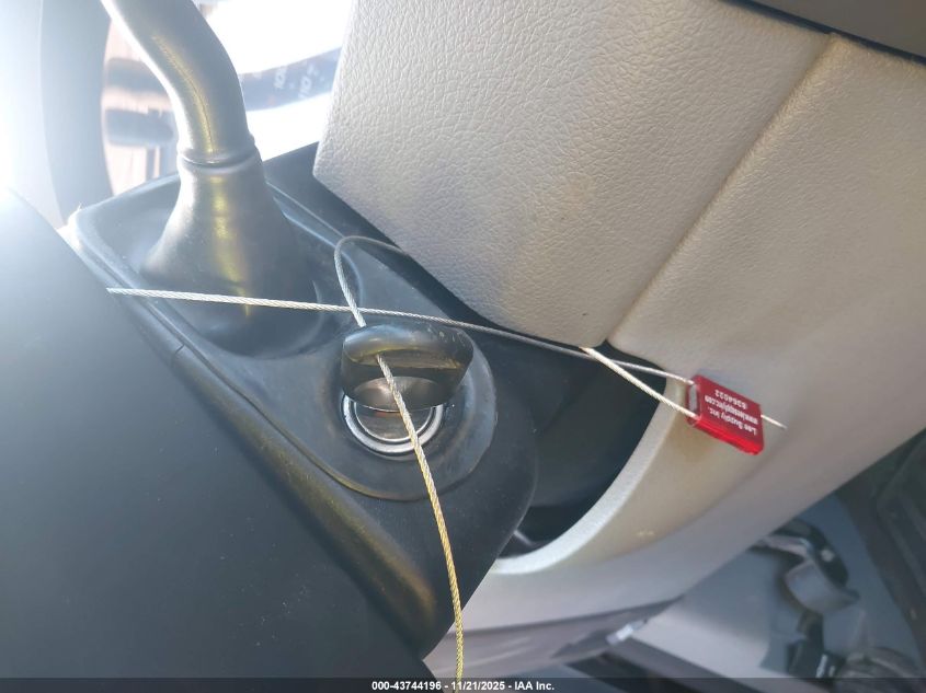 2005 Ford F-150 Stx/Xl/Xlt VIN: 1FTRF12W05NA08882 Lot: 43744196