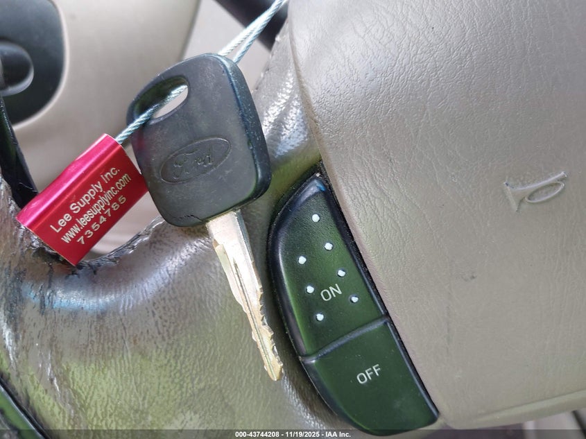 2001 Ford Expedition Eddie Bauer VIN: 1FMPU18L31LA71311 Lot: 43744208