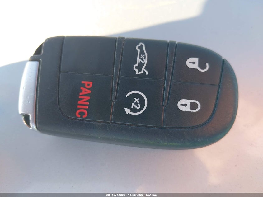 2021 Chrysler 300 VIN: 2C3CCABG7MH532890 Lot: 43744303