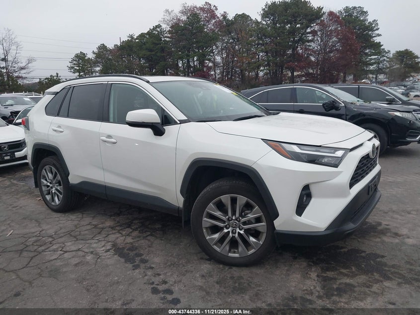 TOYOTA RAV4 XLE PREMIUM