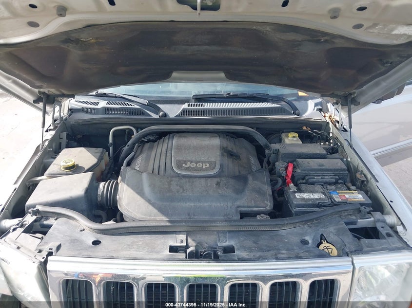 2008 Jeep Commander Limited VIN: 1J8HH58248C100734 Lot: 43744395