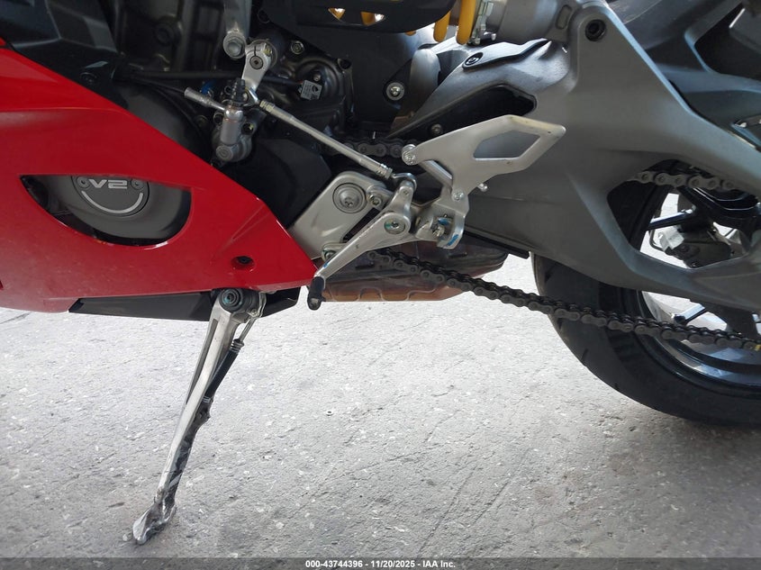 2026 Ducati Panigale V2/V2 S VIN: ZDMHAU8T3TB003428 Lot: 43744396