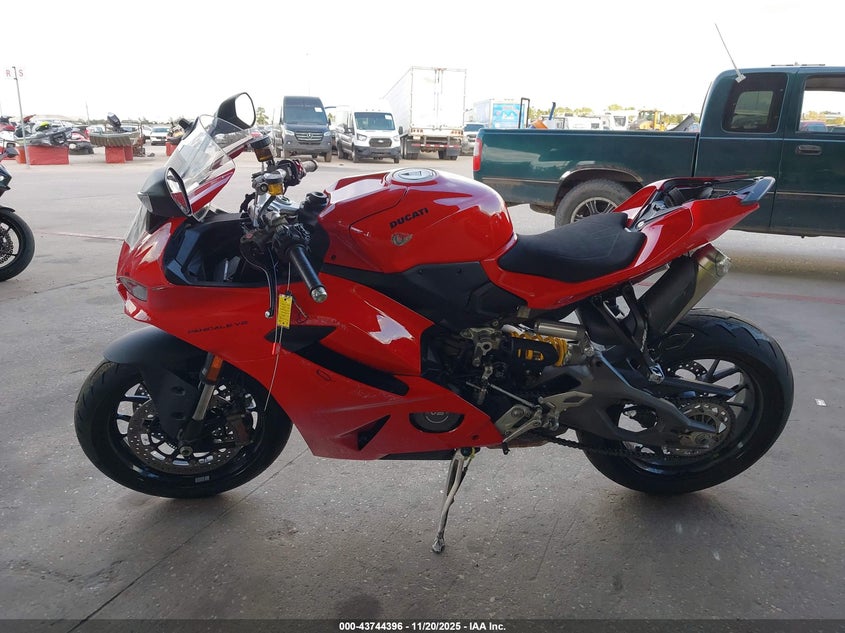 2026 Ducati Panigale V2/V2 S VIN: ZDMHAU8T3TB003428 Lot: 43744396