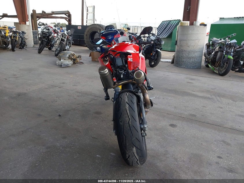 2026 Ducati Panigale V2/V2 S VIN: ZDMHAU8T3TB003428 Lot: 43744396