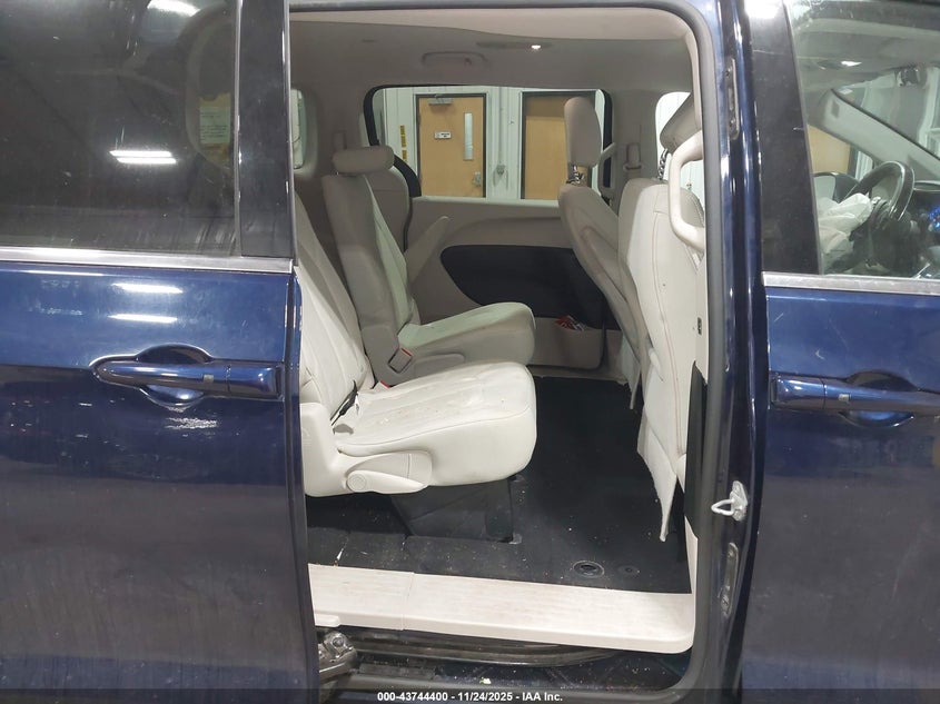 2017 Chrysler Pacifica Touring VIN: 2C4RC1DG0HR610025 Lot: 43744400