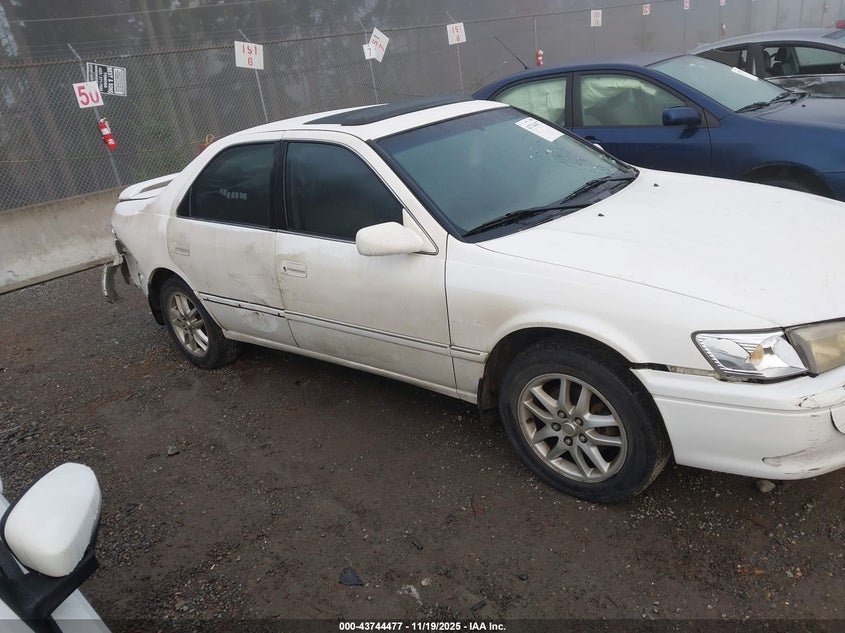 2000 Toyota Camry Xle V6 VIN: JT2BF28KXY0286758 Lot: 43744477