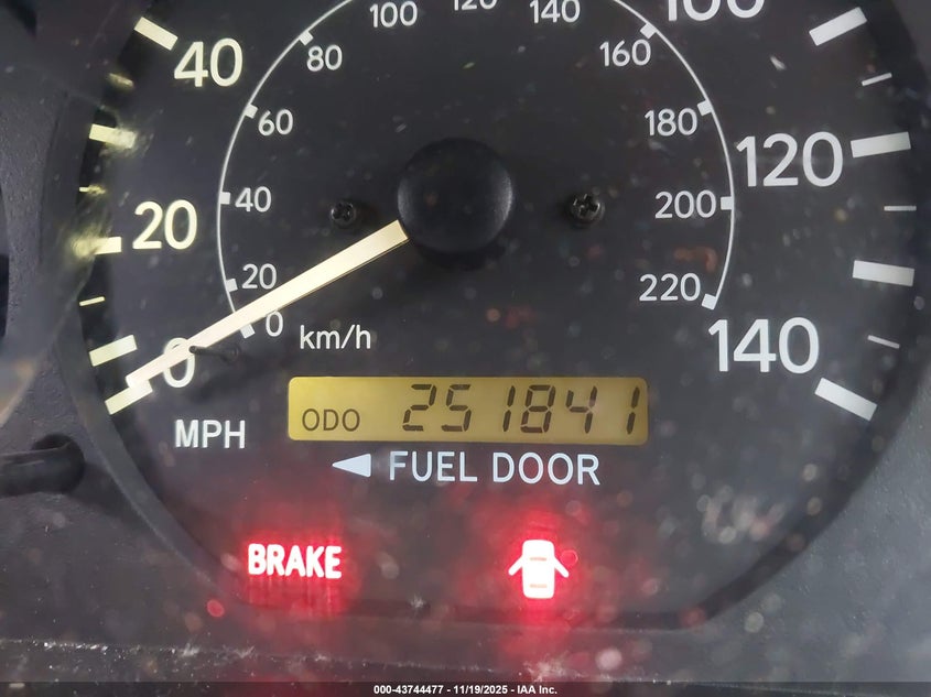 2000 Toyota Camry Xle V6 VIN: JT2BF28KXY0286758 Lot: 43744477