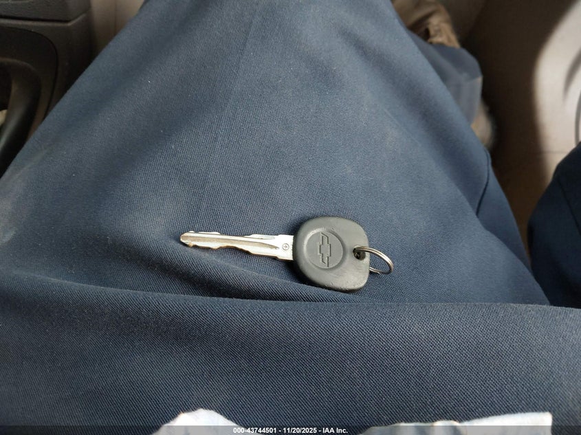 2009 Chevrolet Hhr Lt VIN: 3GNCA23B29S563857 Lot: 43744501