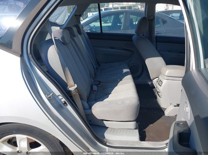 2008 Kia Rondo Lx V6 VIN: KNAFG526887177657 Lot: 43744538