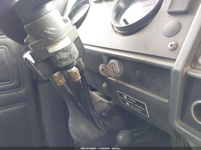 2000 Mack 600 Ch600 VIN: 1M1AA18Y6YW120928 Lot: 43744655