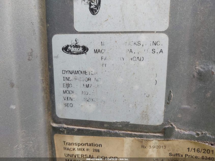 2000 Mack 600 Ch600 VIN: 1M1AA18Y6YW120928 Lot: 43744655