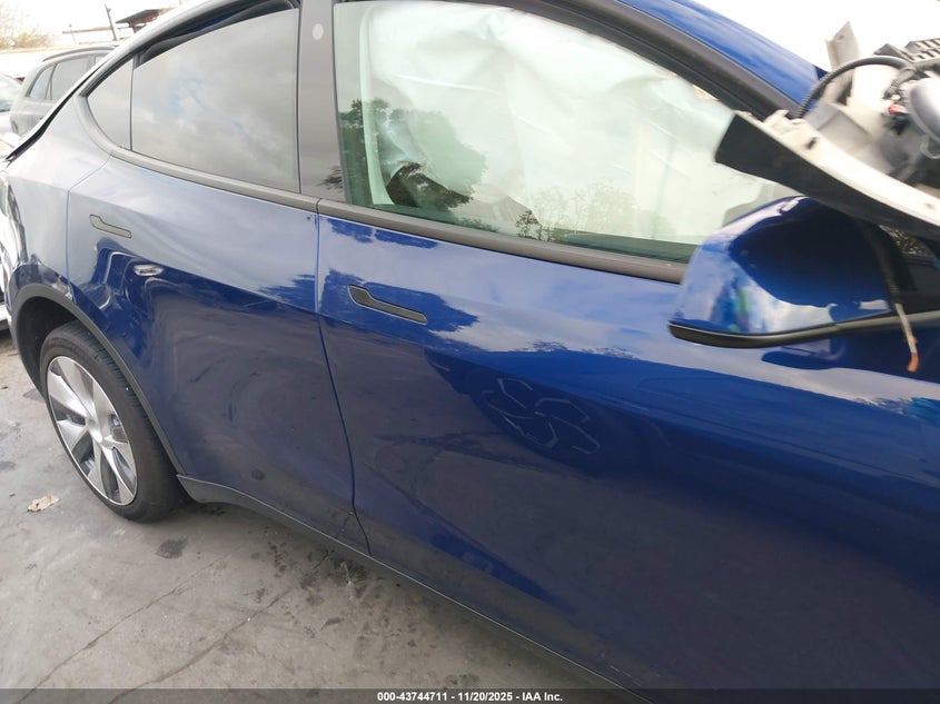 2021 Tesla Model Y Long Range Dual Motor All-Wheel Drive VIN: 5YJYGDEE1MF218269 Lot: 43744711