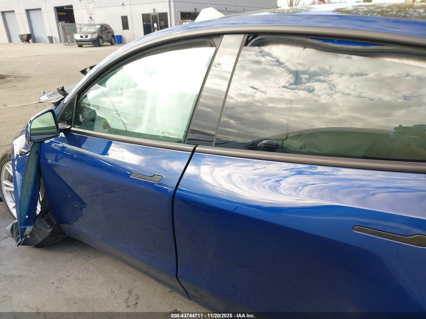 2021 Tesla Model Y Long Range Dual Motor All-Wheel Drive VIN: 5YJYGDEE1MF218269 Lot: 43744711