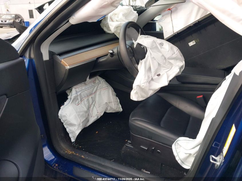 2021 Tesla Model Y Long Range Dual Motor All-Wheel Drive VIN: 5YJYGDEE1MF218269 Lot: 43744711