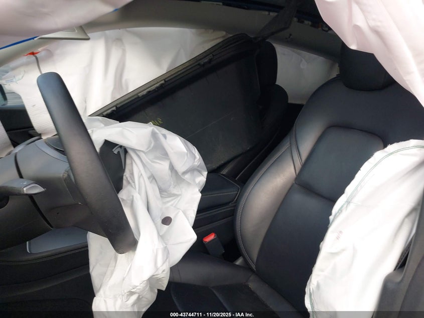 2021 Tesla Model Y Long Range Dual Motor All-Wheel Drive VIN: 5YJYGDEE1MF218269 Lot: 43744711