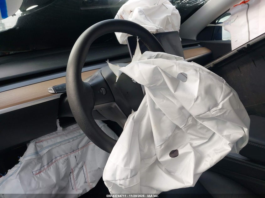 2021 Tesla Model Y Long Range Dual Motor All-Wheel Drive VIN: 5YJYGDEE1MF218269 Lot: 43744711