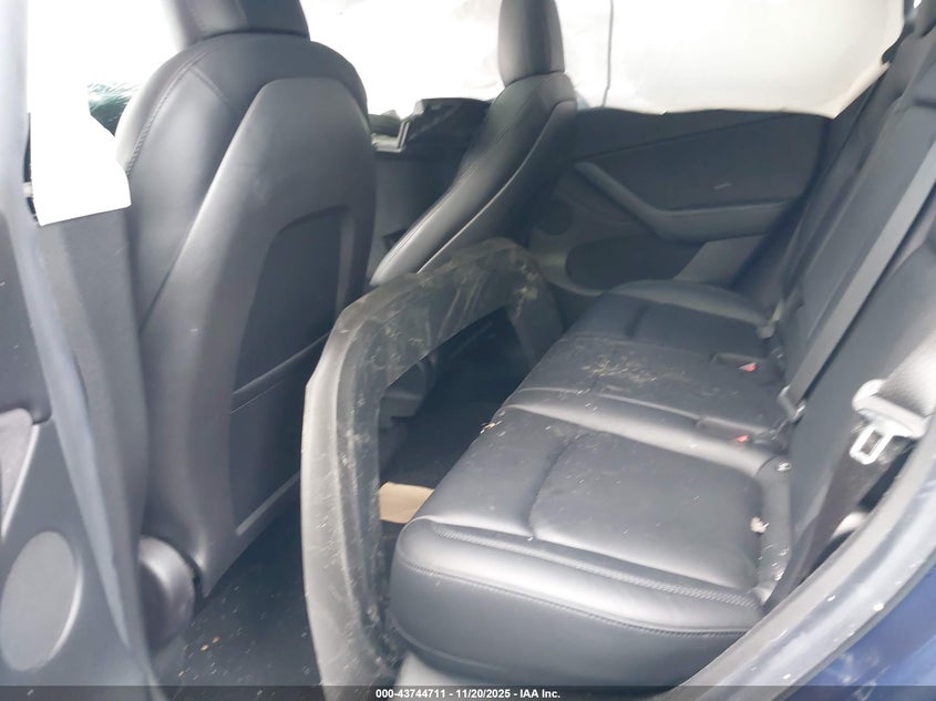 2021 Tesla Model Y Long Range Dual Motor All-Wheel Drive VIN: 5YJYGDEE1MF218269 Lot: 43744711