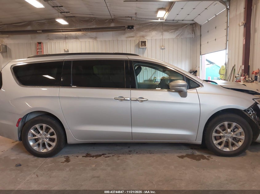2022 Chrysler Pacifica Touring L Awd VIN: 2C4RC3BG3NR140275 Lot: 43744847